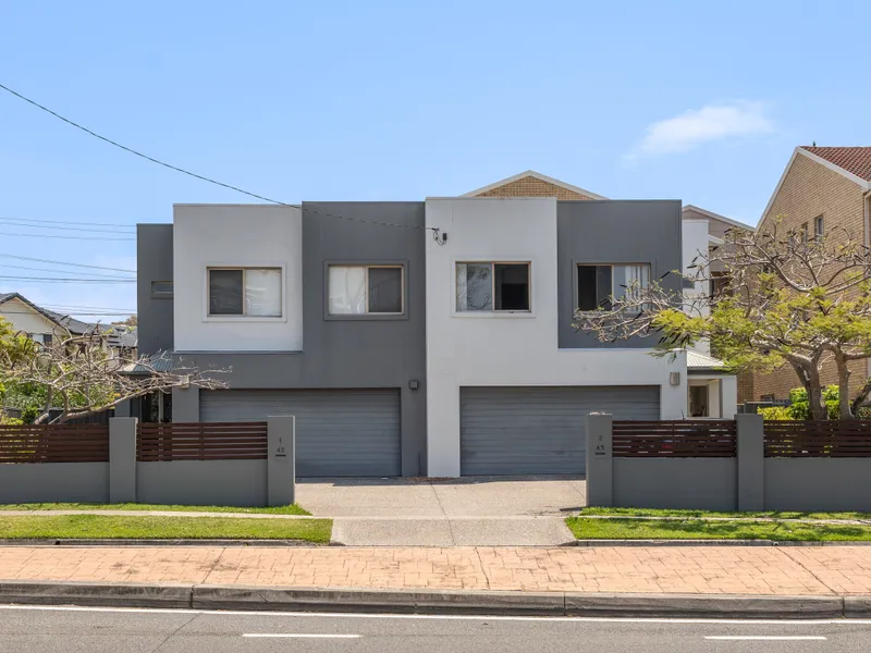 INVESTORS STOP RIGHT HERE! Single title dual property with excellent returns!