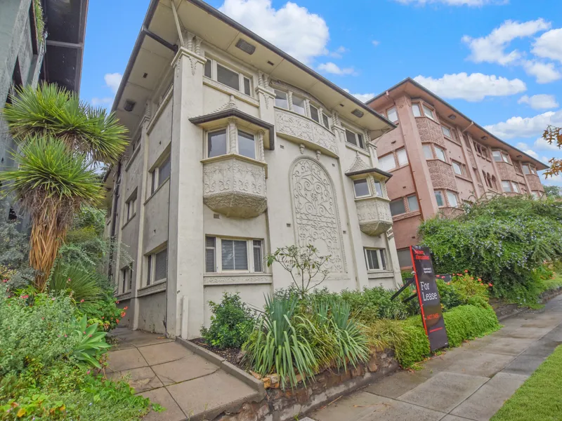 'York House': this landmark Art Deco development overlooking the Yarra is brilliantly located.