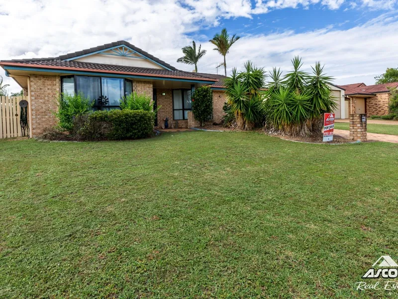 4 BEDROOM BRICK AND TILE IN GREAT ESTATE