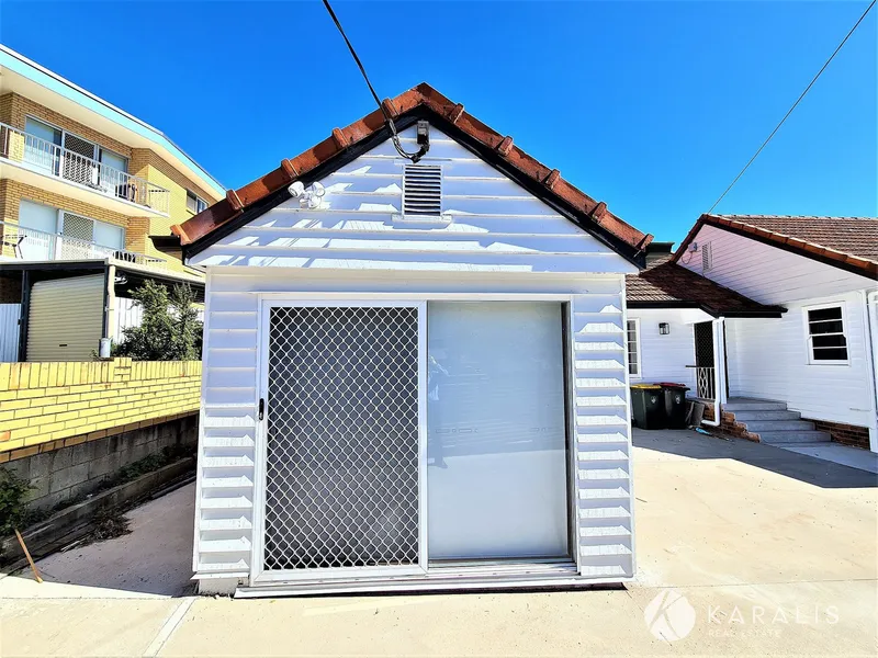 Accessory Apartment in a Booming Location Across from Woolworths Moorooka