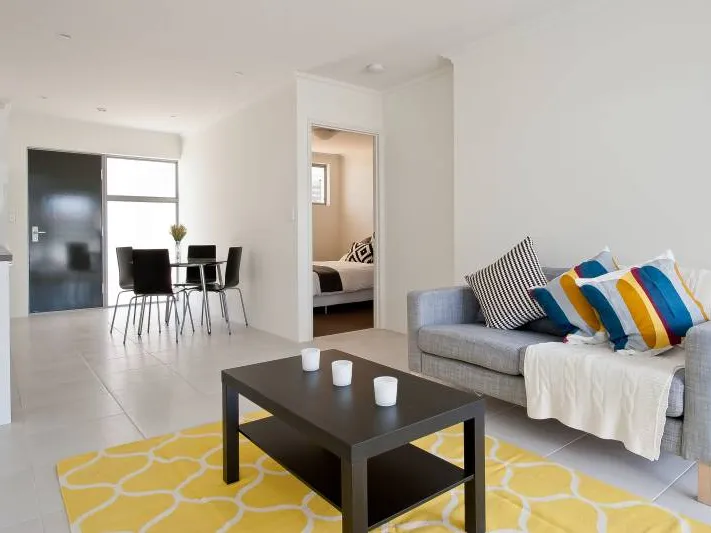 Stylish Ground Floor Apartment!!