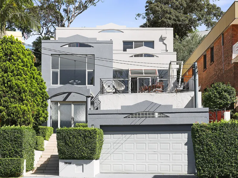 Striking contemporary residence in prized location