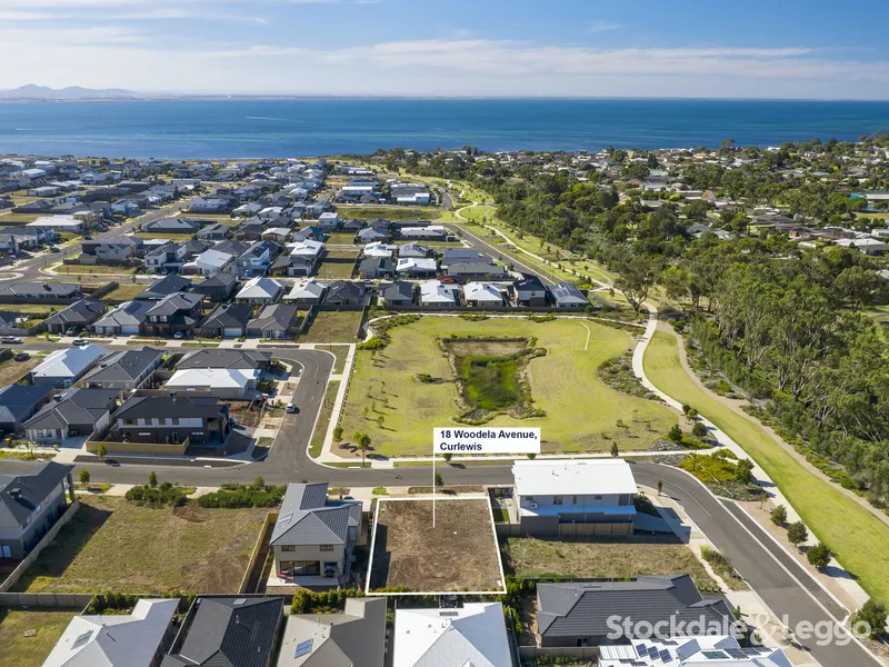 Huge park fronted allotment
