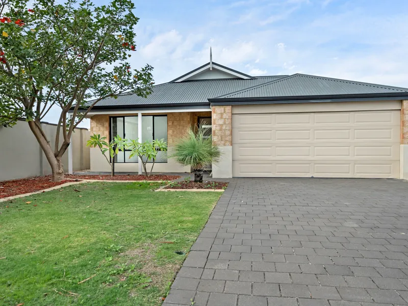 Elegant 3-Bedroom Family Home in Ellenbrook with Modern Amenities and Style