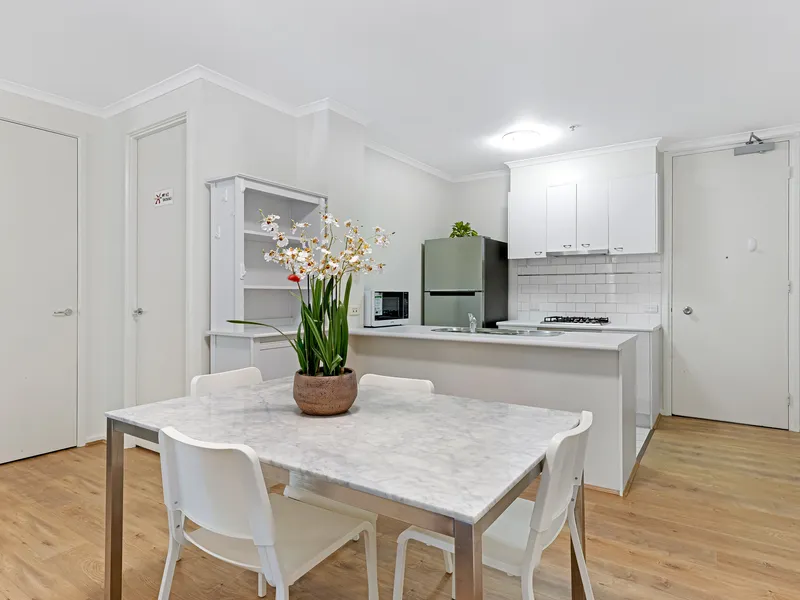 South Melbourne Spacious Apartment in Premier Location!