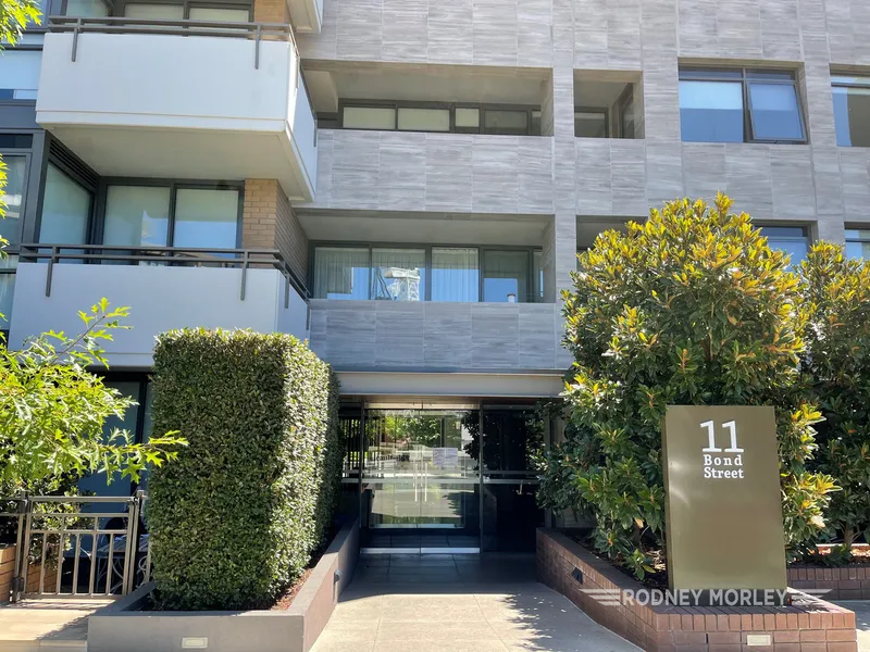 Sun filled entertainer with facilities galore for sale or rent