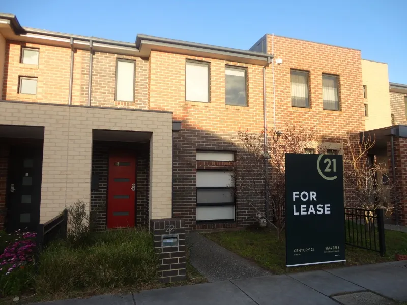 THE VILLAGE- 3 BEDROOM TOWNHOUSE