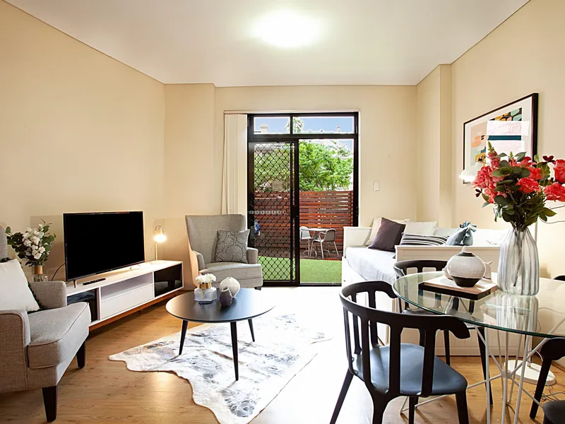 Fully Furnished 1 Bedroom APT Walk To UTS