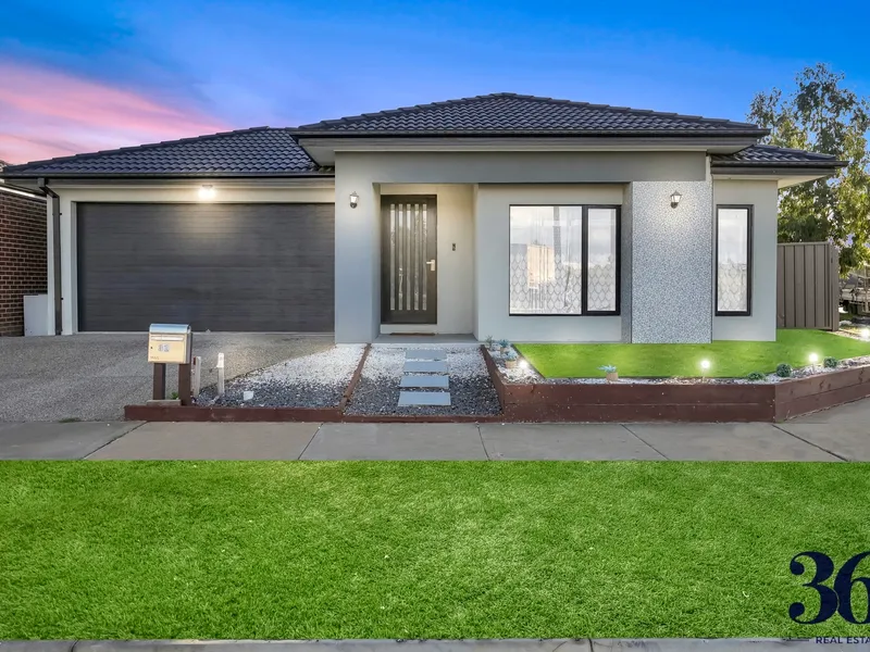 Masterfully Crafted Family Home with 2 Master Bedrooms in Atherstone estate of Cobblebank!!!