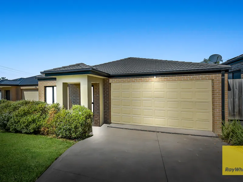 CONTEMPORARY & LOW MAINTENANCE!!