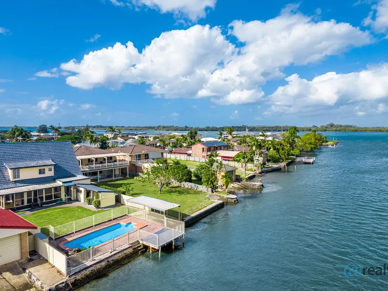 BALLINA CAPE COD WATERFRONT PROPERTY