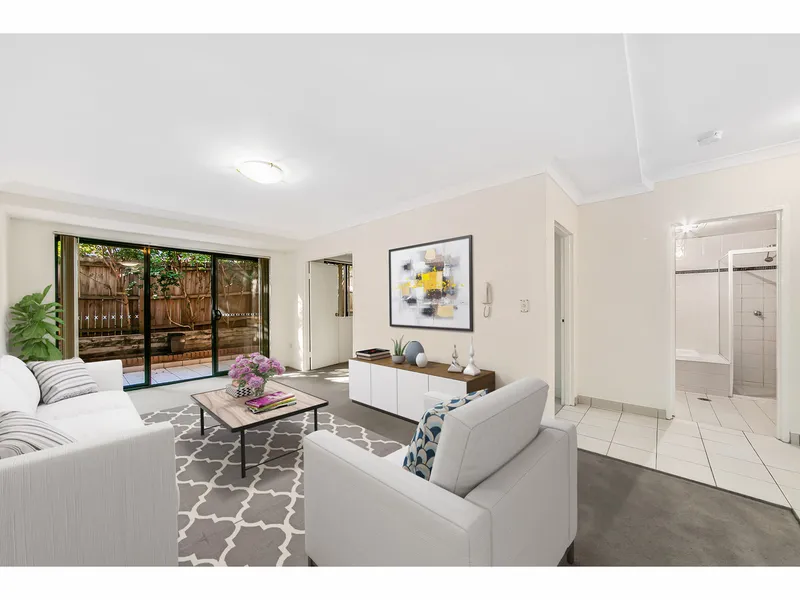 *200m to Flemington Train Station!!!