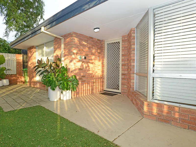 SUPERBLY RENOVATED FRONT STRATA HOME