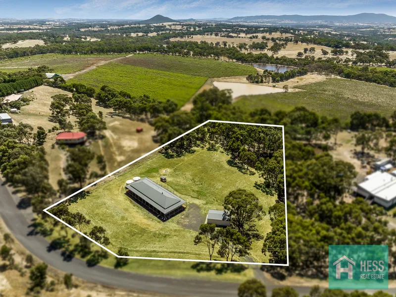 EXCELLENT FIVE BEDROOM HOME ON 3.5 ACRES (approx.)