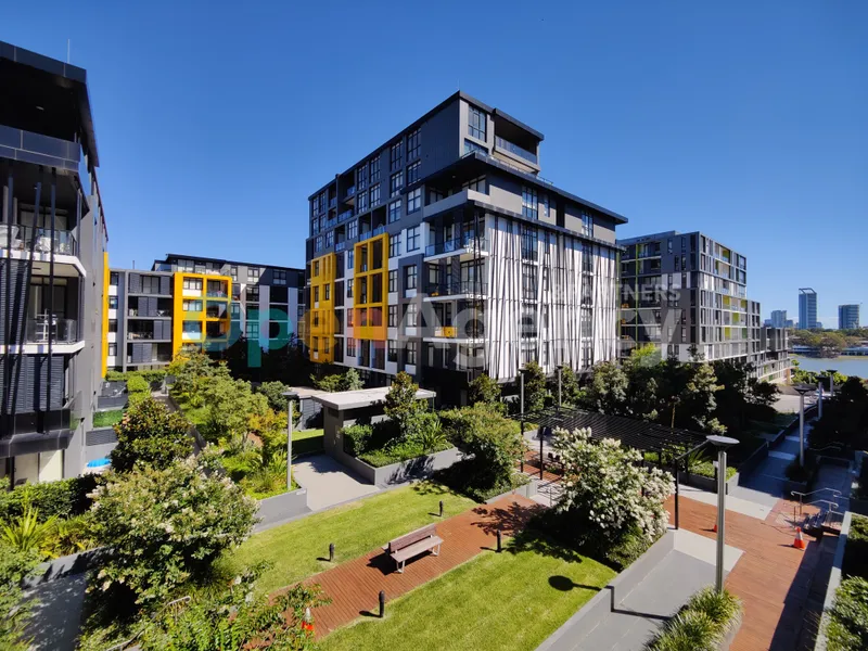 Near New Modern Two Bedroom Apartment NOW LEASING!!! (**more photos to come shortly**)