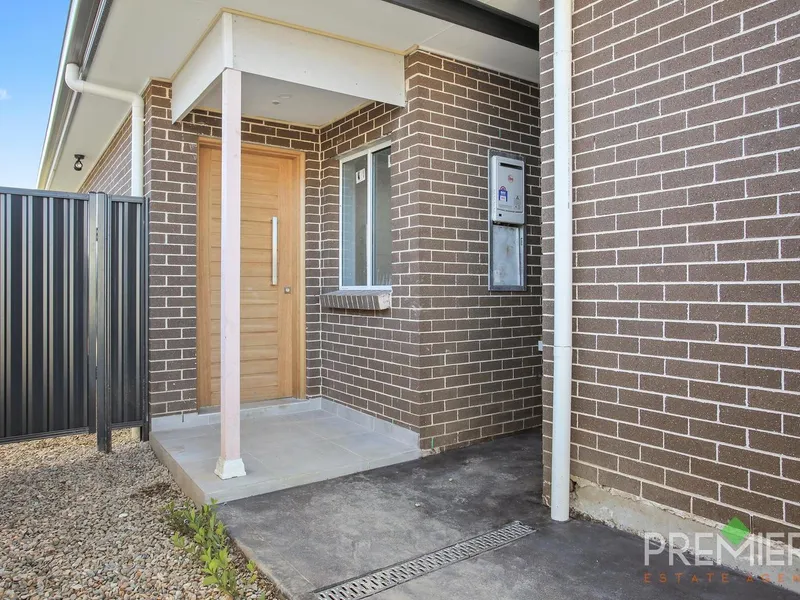 NEAR NEW GRANNY FLAT