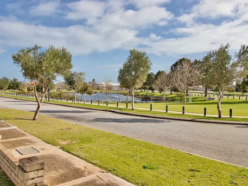 Large Family Entertainer with Luxurious Outdoor Spa