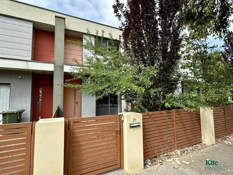 Spacious and Modern 2-Bedroom Townhouse in St Clair