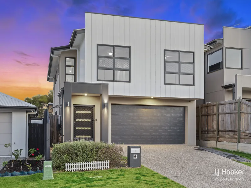 ULTRA SPACIOUS MODERN SANCTUARY – SPECTACULAR FAMILY LIVING AWAITS!