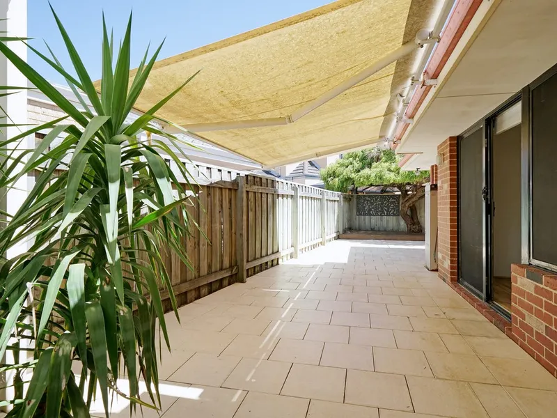 Open Plan Living in a Riverside Suburb