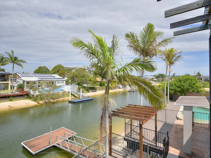 HOME Plus GRANNY --WATERFRONT RESIDENCE.