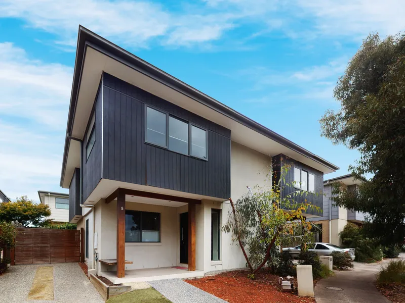 Tranquil Living With Stony Creek Outlook