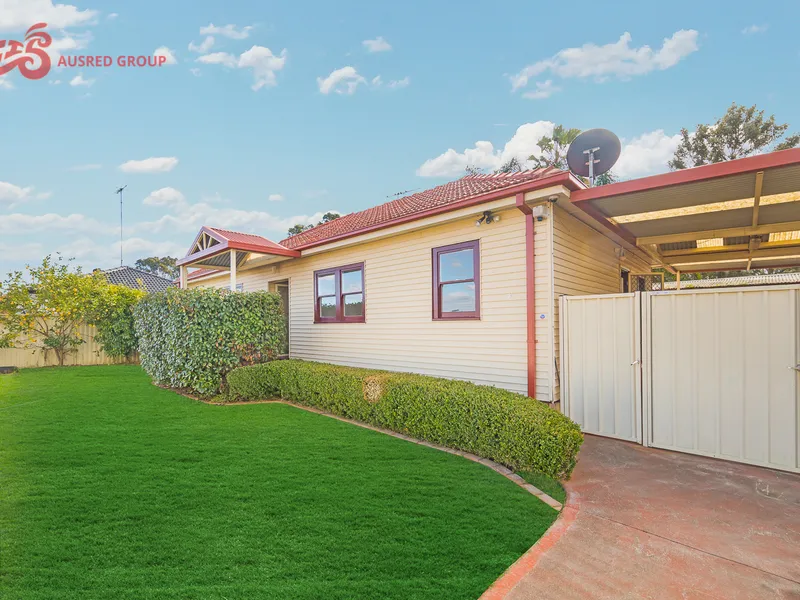 Pearl in the town with walking to train station in 5 minutes and newly refurbished 3 bedrooms house at R3 zone