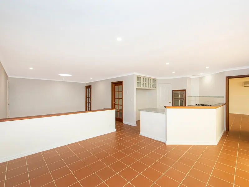 SPACIOUS COASTAL LIFESTYLE - LESS THAN 400m TO THE BEACH