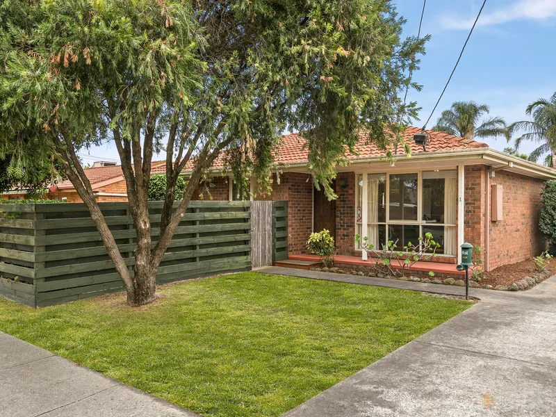 STREETFRONT, SPACIOUS & WELL-LOCATED