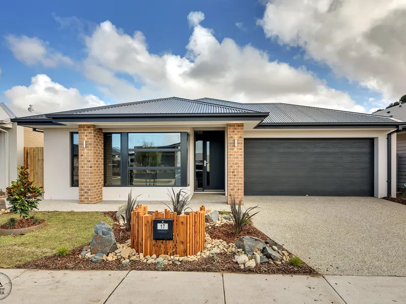Three Living Areas, Four bedrooms & A Study