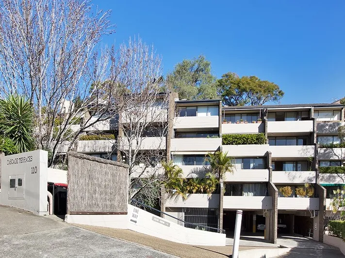 3 Bedroom Townhouse with District Views.