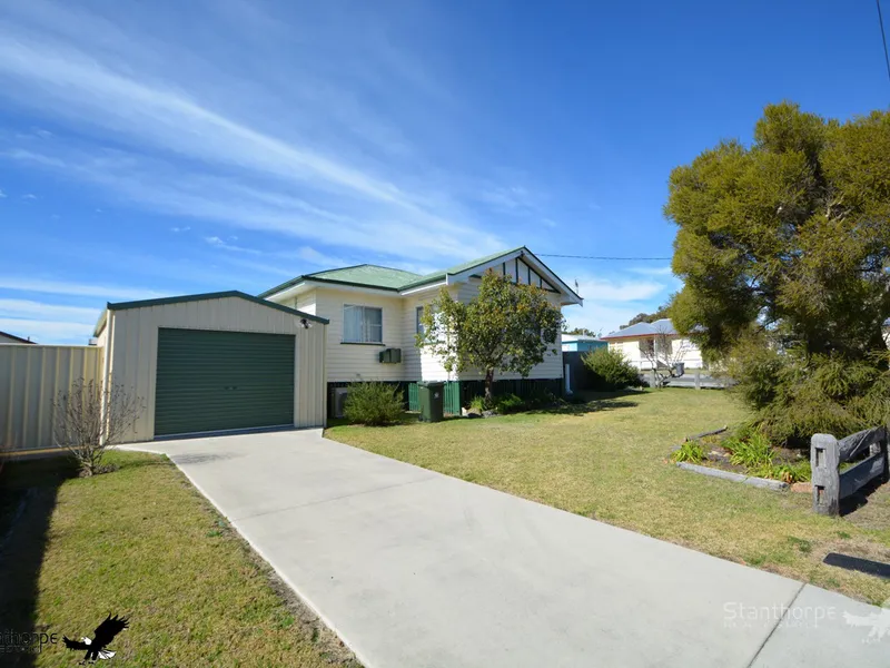 STANTHORPE – SOLID BUILD 3 BEDROOM TIMBER RESIDENCE WITH ATTRACTIVE BACKYARD SETTING AND NEW STEEL GARAGE
