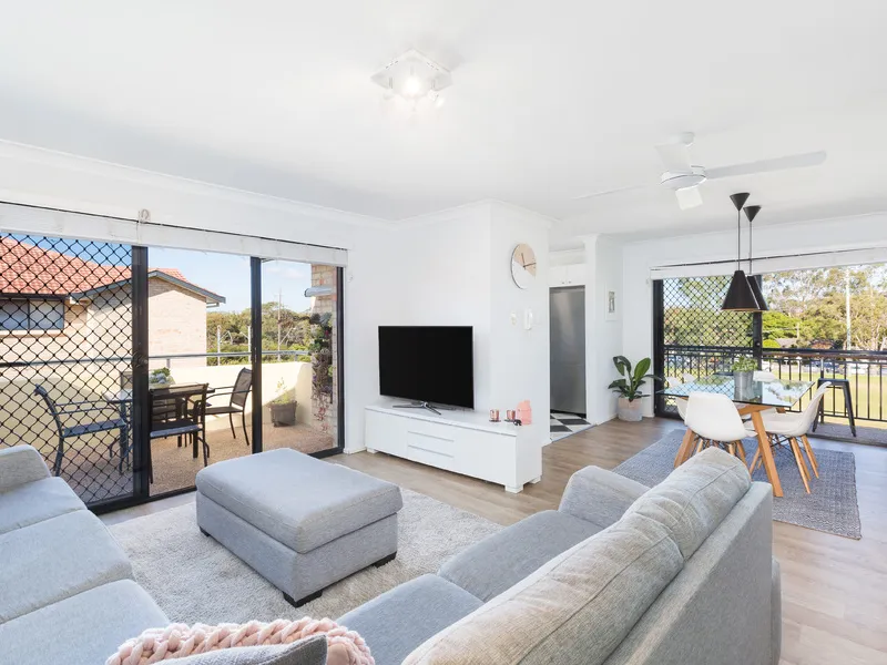 Holding Fee Paid - Light Filled Apartment 