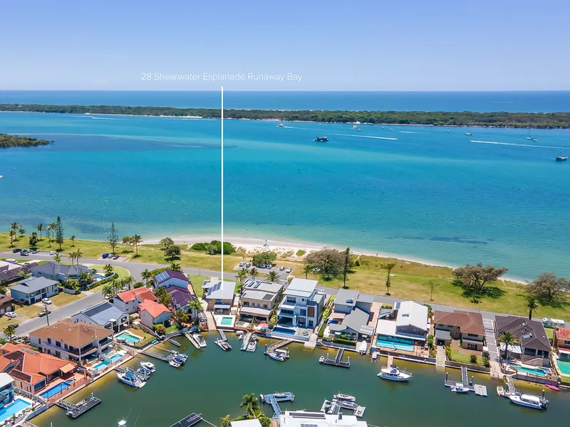 SHORT TERM (3-6 Mths) FULLY FURNISHED MODERN BROADWATER FRONT HOME