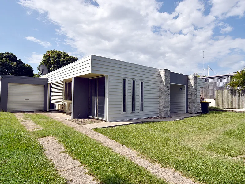 :: DELIGHTFULLY DIFFERENT HOME, 4 BEDROOMS, FABULOUS ENTERTAINMENT AREA AT REAR