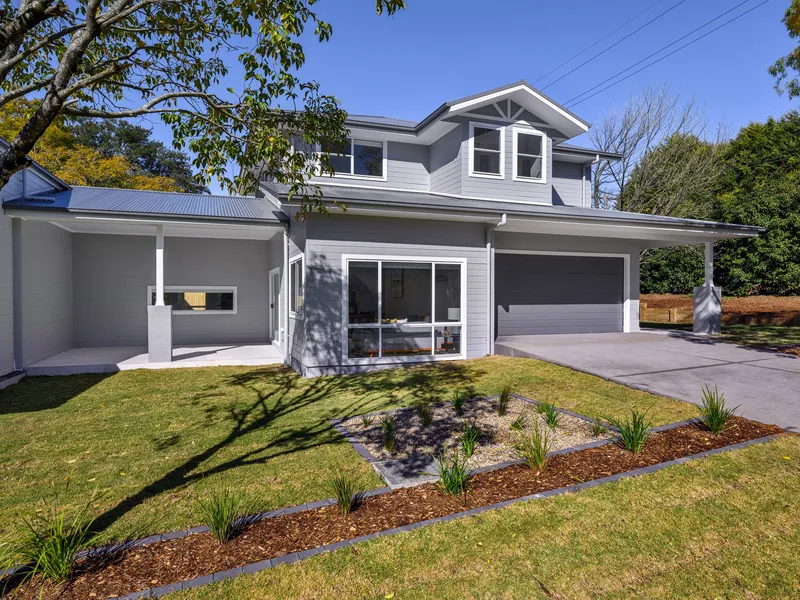 IMPRESSIVE DESIGN - BRAND NEW DUPLEX OF ABUNDANT PROPORTIONS!