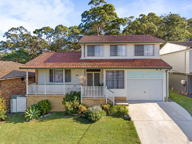 Large Executive Home - Serene Surroundings