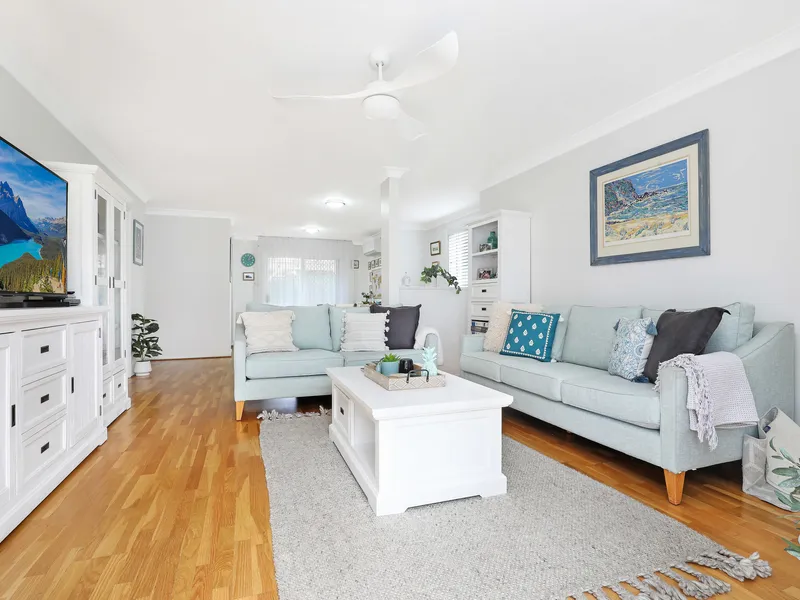 Immaculate & Generous Townhouse, Spacious Courtyard