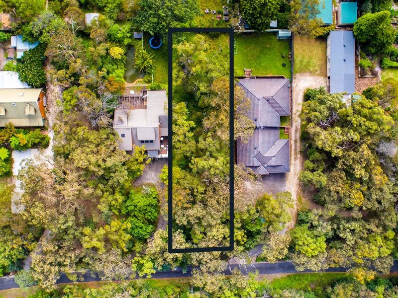 Large parcel of land with an elevated outlook  