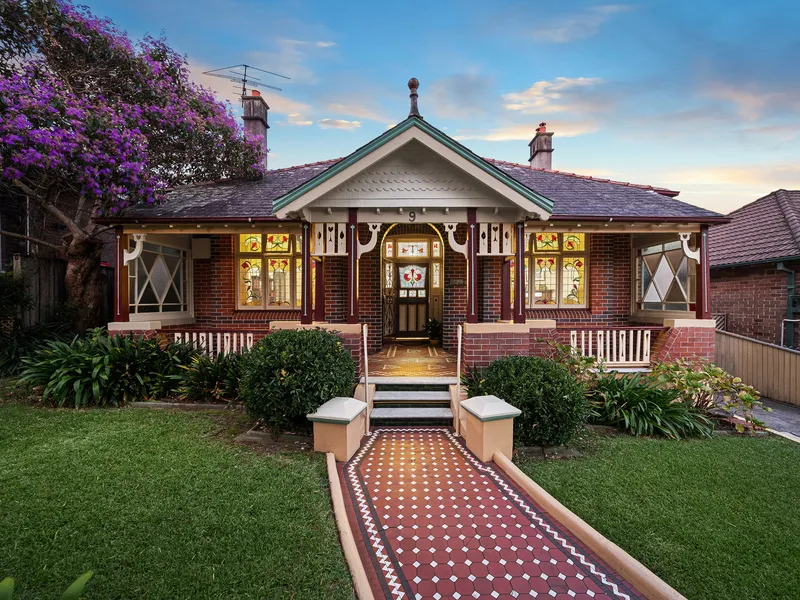 Elegant Turn-Of-The-Century ''Rowena'' Residence