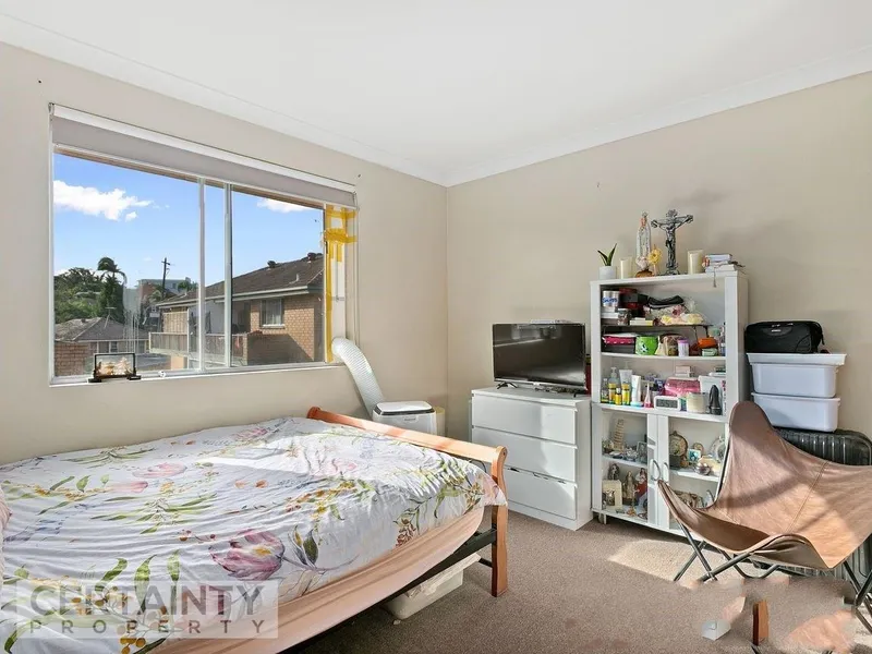 COSY TWO BEDROOM UNIT MINUTES FROM ROCKDALE STATION!!