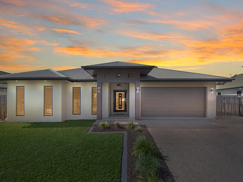 Spectacular Executive Residence of Grand Proportions with a 9m x 7m Powered Shed