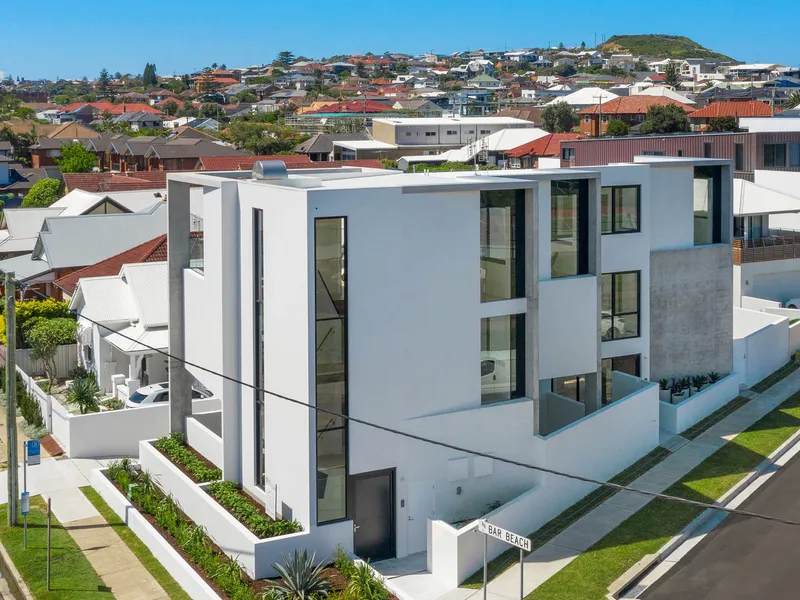 Incomparable New Home Offers a Refined Sense of Luxury 400m from the Sand & Surf