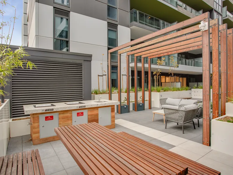 GORGEOUS 2 BEDROOM APARTMENT ON LEVEL 8