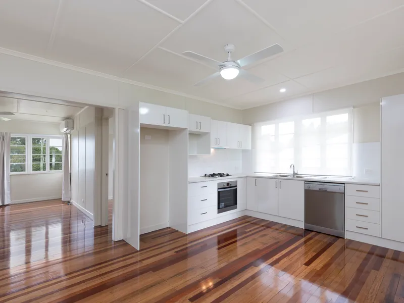 Delightful home in sought-after Holland Park precinct