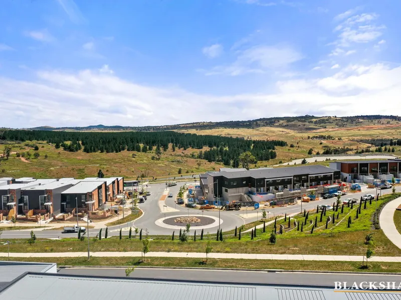 Panoramic north vista over the Molonglo Valley