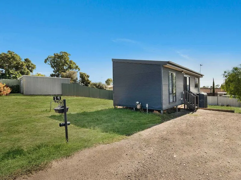 Neat and tidy cosy living!