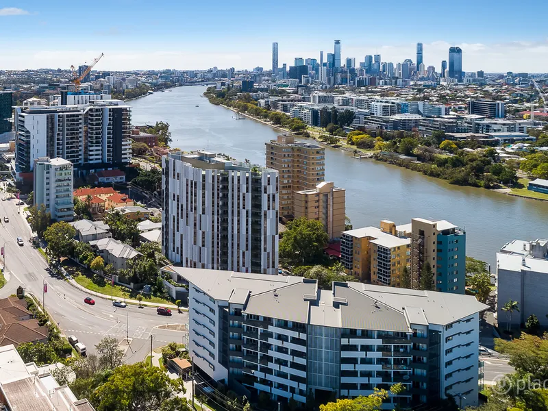 TOP FLOOR, BEST POSITION & VIEWS !!