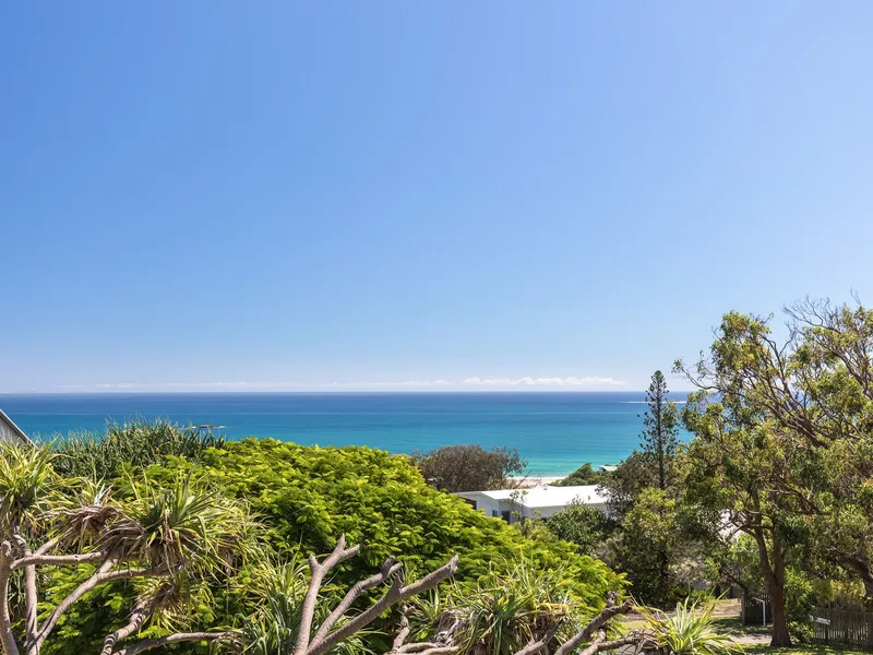 Straddie Beachouse with STUNNING 180 Degree OCEAN VIEWS