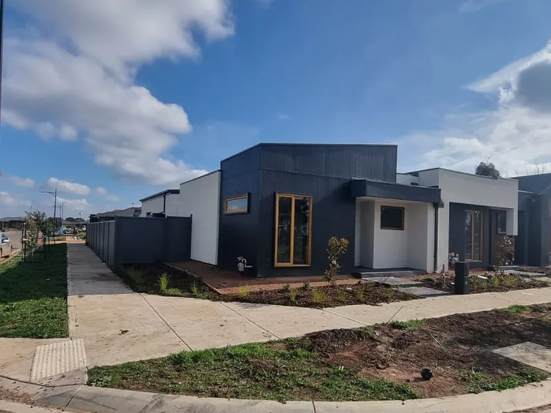 Beautiful 3-Bedroom Home for Rent at 15 Hadfield Rd, Harkness VIC - $440/Week